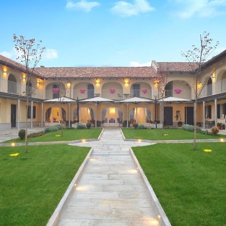 Agriturismo Cascina Varie 卡斯塔尼图 外观 照片