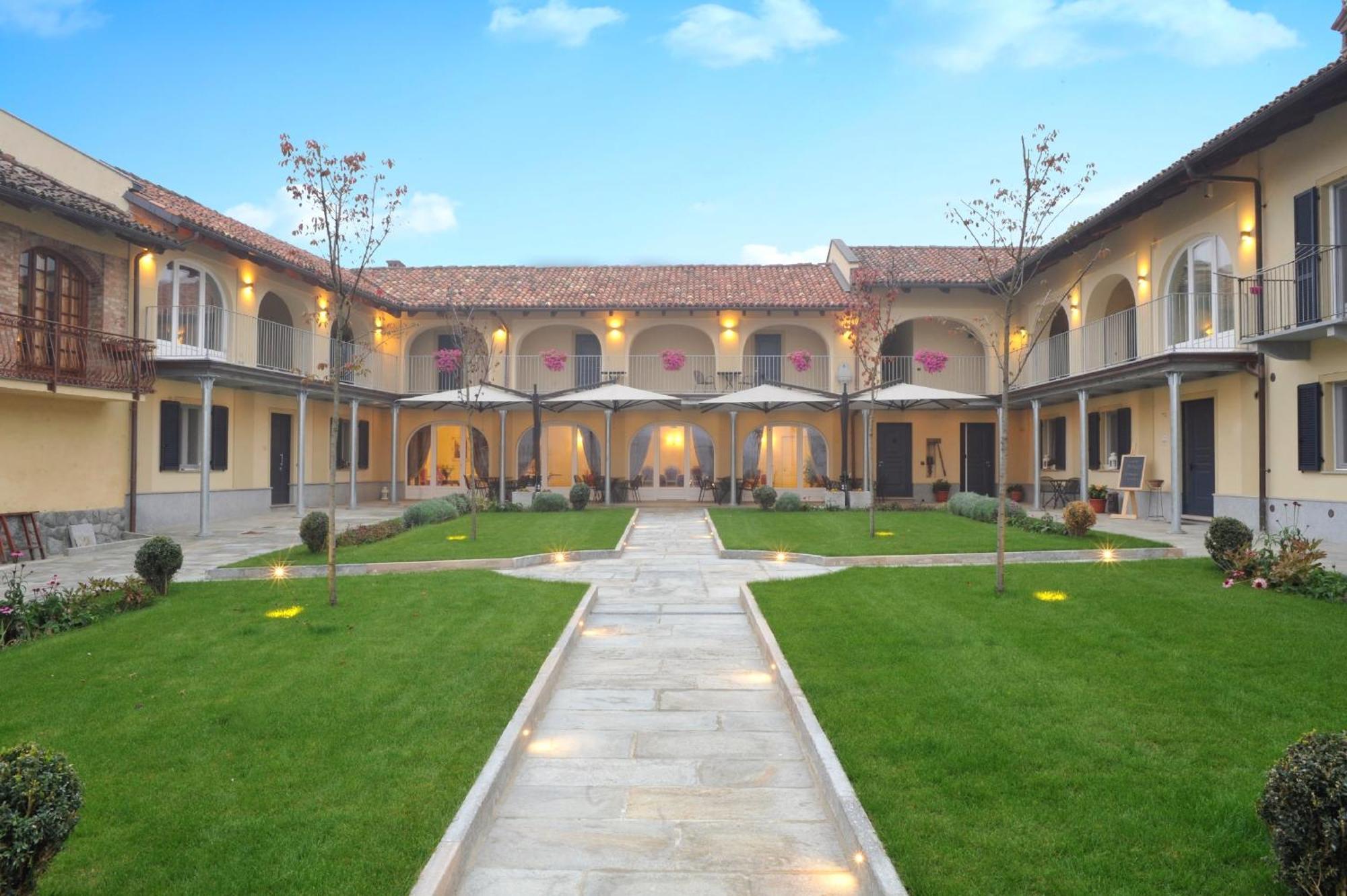 Agriturismo Cascina Varie 卡斯塔尼图 外观 照片