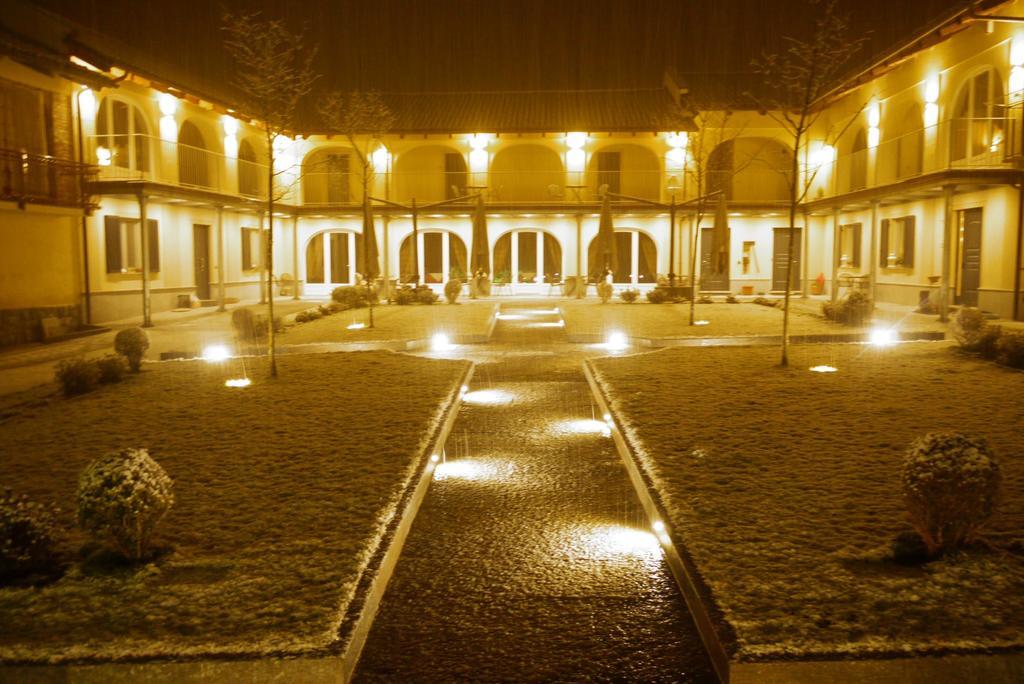 Agriturismo Cascina Varie 卡斯塔尼图 外观 照片