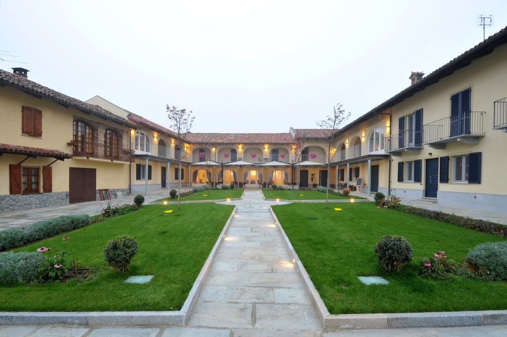 Agriturismo Cascina Varie 卡斯塔尼图 外观 照片