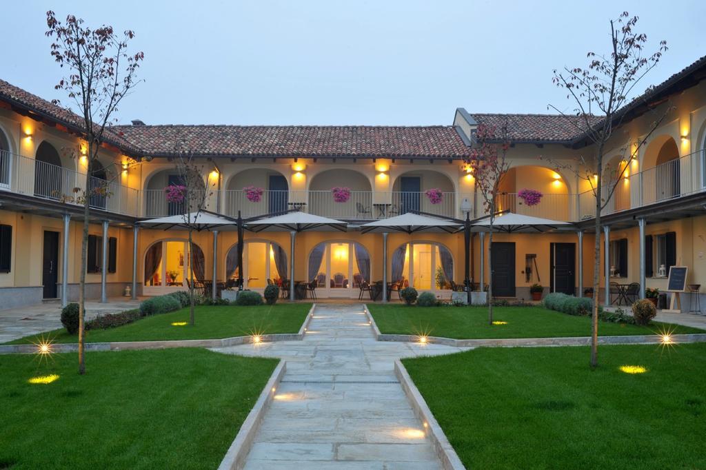 Agriturismo Cascina Varie 卡斯塔尼图 外观 照片