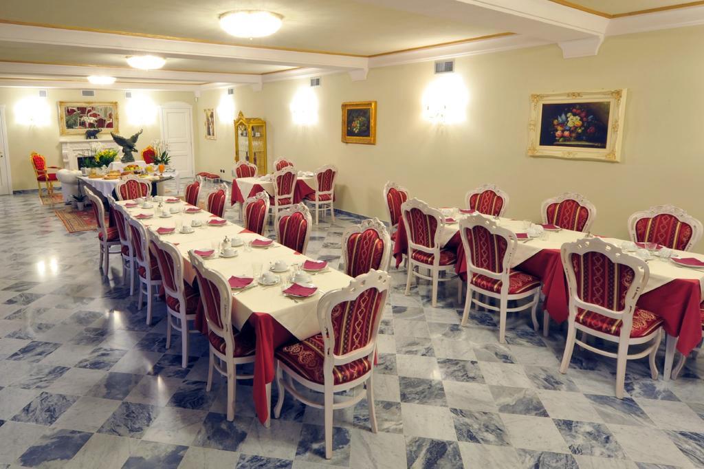 Agriturismo Cascina Varie 卡斯塔尼图 外观 照片