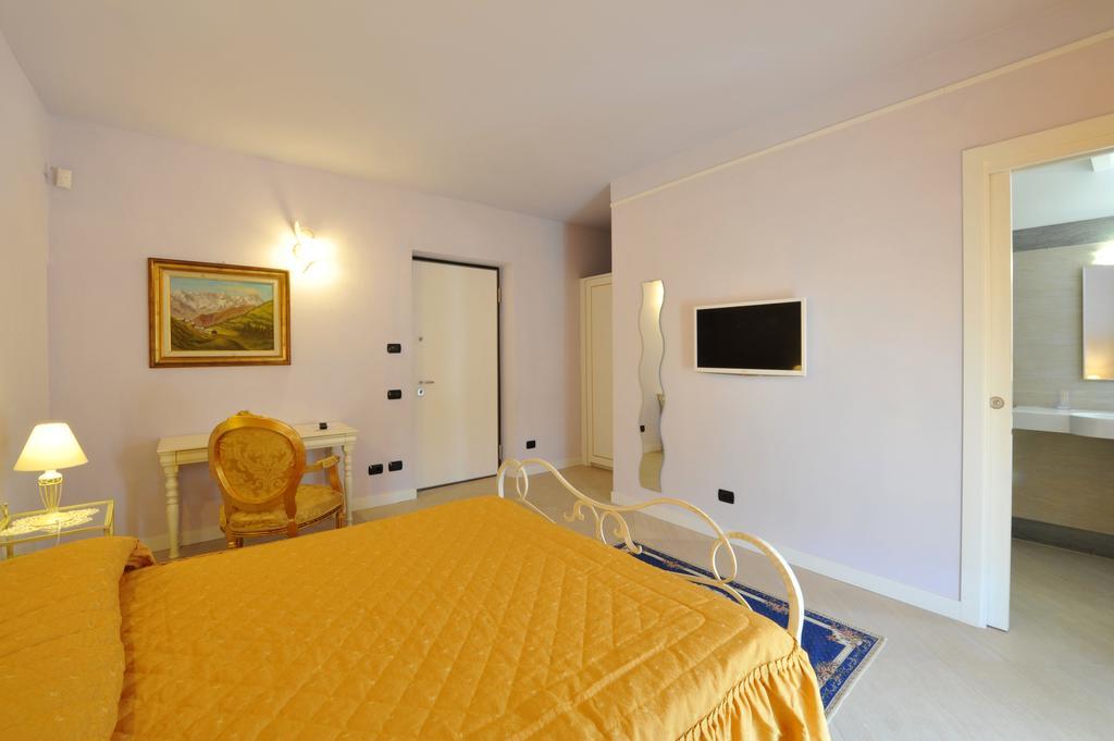 Agriturismo Cascina Varie 卡斯塔尼图 外观 照片