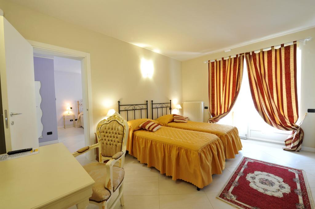 Agriturismo Cascina Varie 卡斯塔尼图 外观 照片