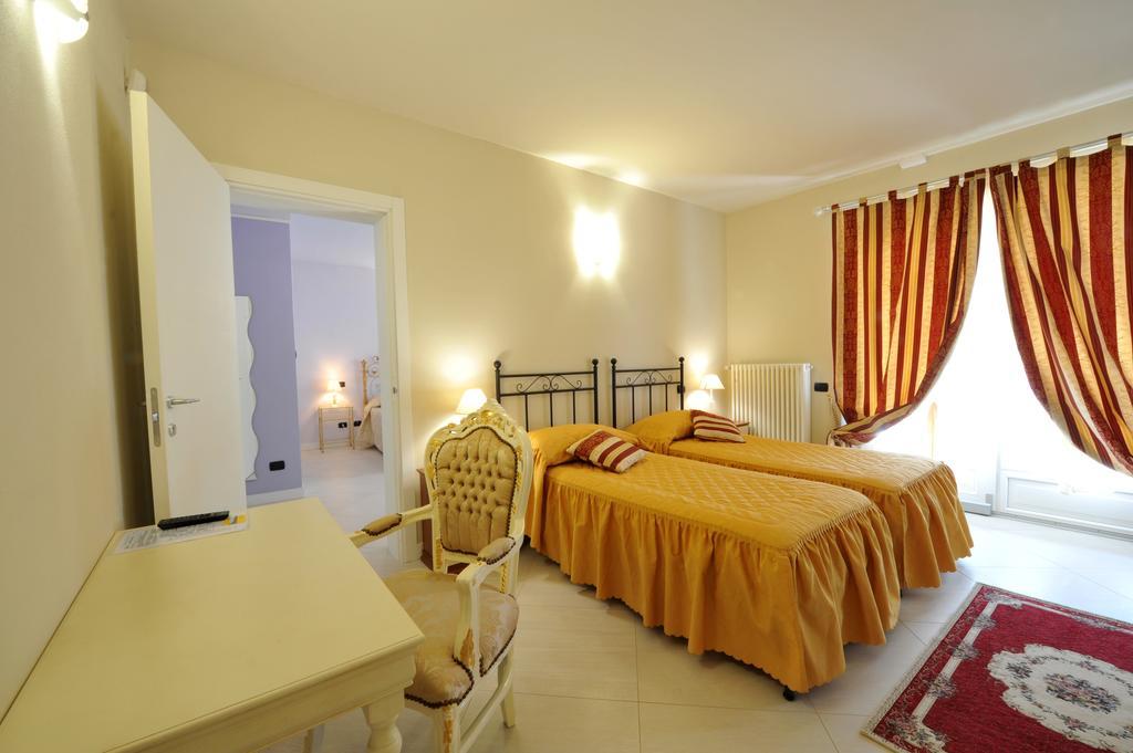 Agriturismo Cascina Varie 卡斯塔尼图 外观 照片