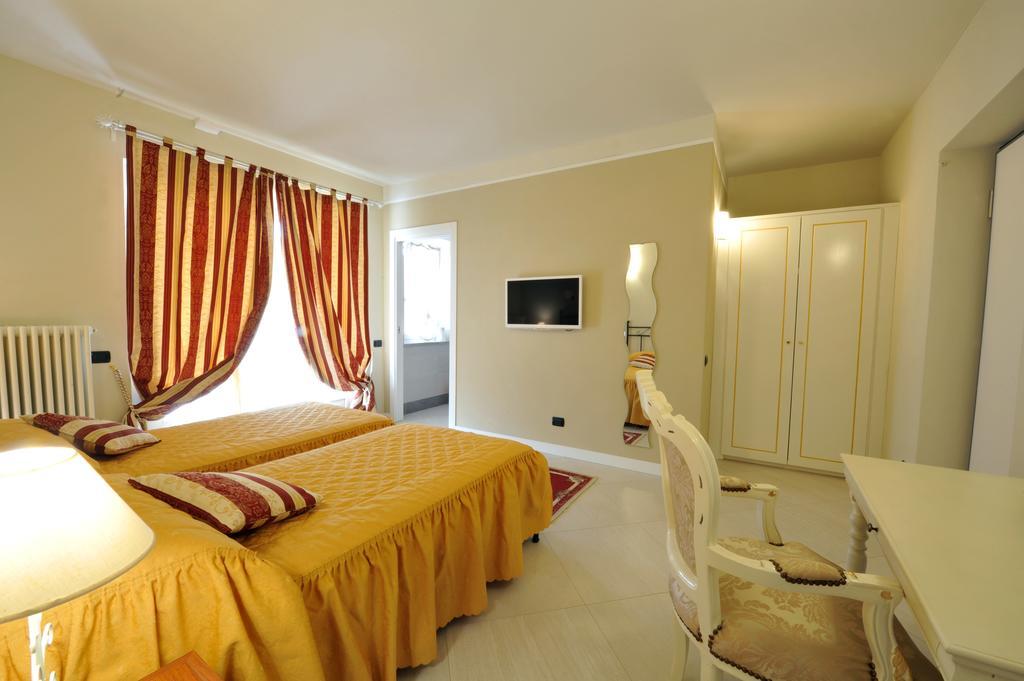 Agriturismo Cascina Varie 卡斯塔尼图 外观 照片