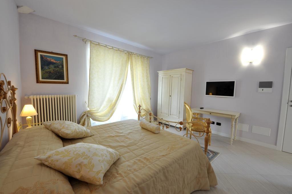 Agriturismo Cascina Varie 卡斯塔尼图 外观 照片