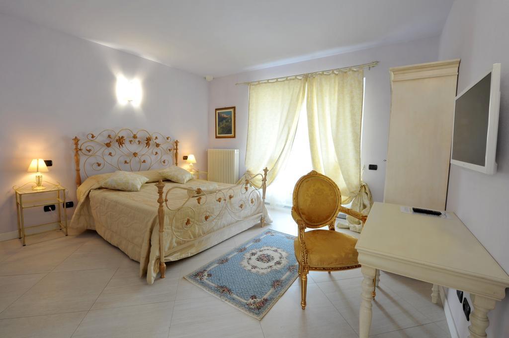 Agriturismo Cascina Varie 卡斯塔尼图 外观 照片