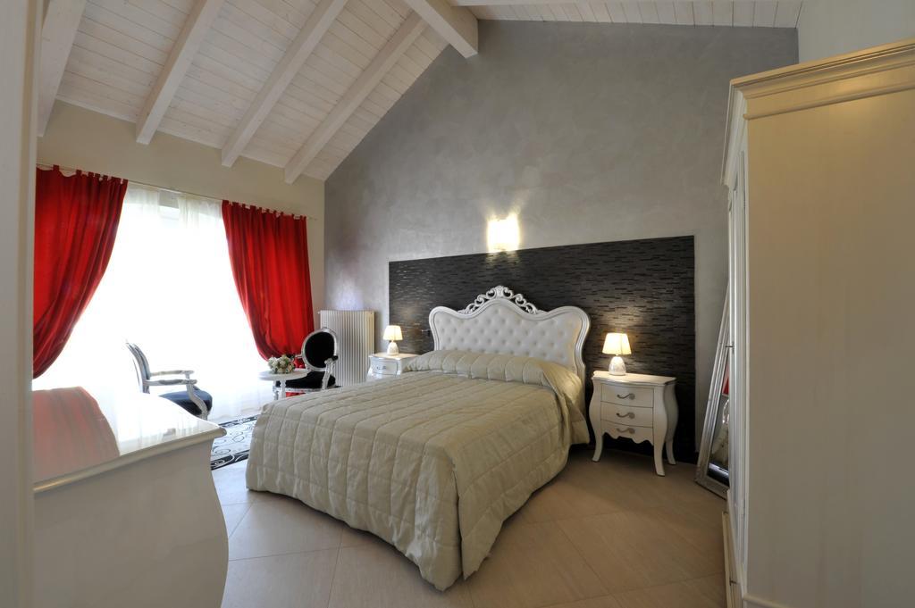 Agriturismo Cascina Varie 卡斯塔尼图 外观 照片