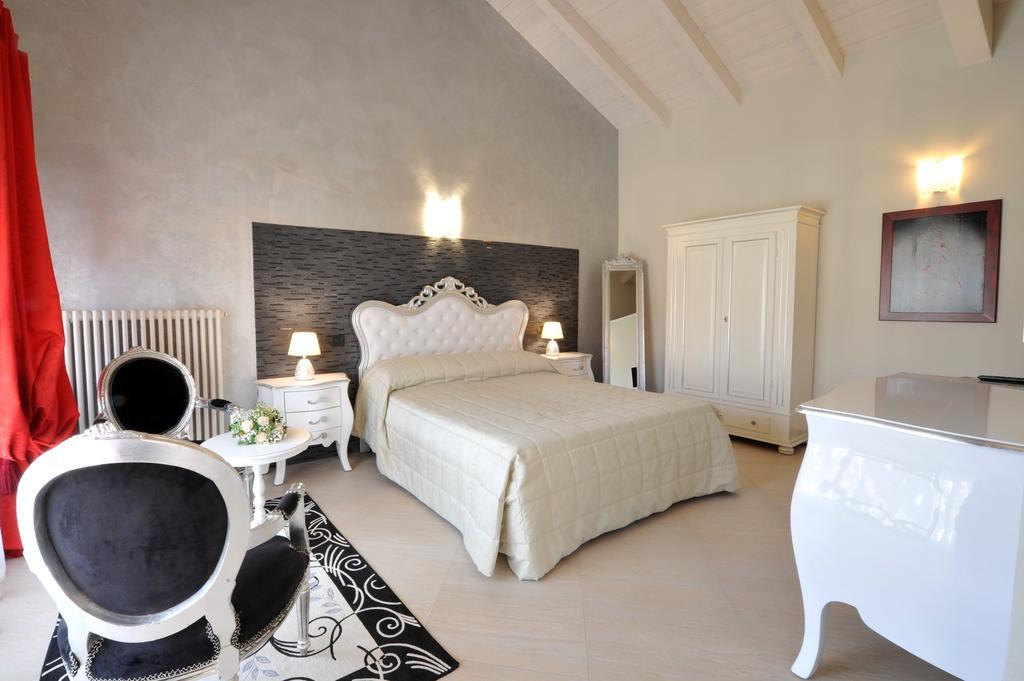 Agriturismo Cascina Varie 卡斯塔尼图 外观 照片