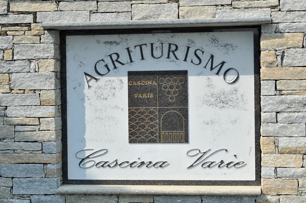Agriturismo Cascina Varie 卡斯塔尼图 外观 照片