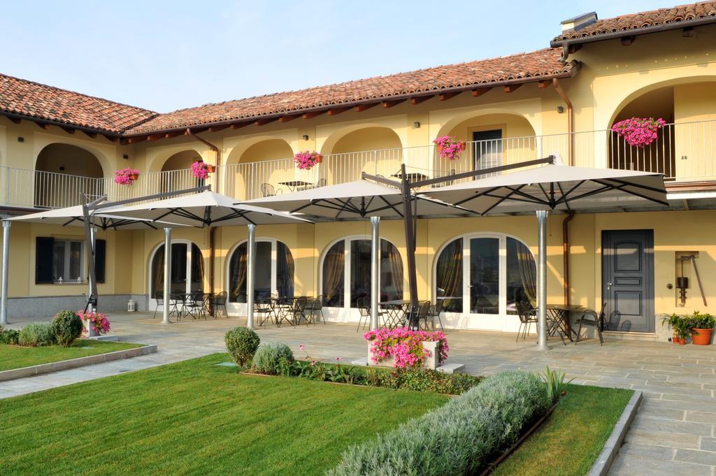 Agriturismo Cascina Varie 卡斯塔尼图 外观 照片