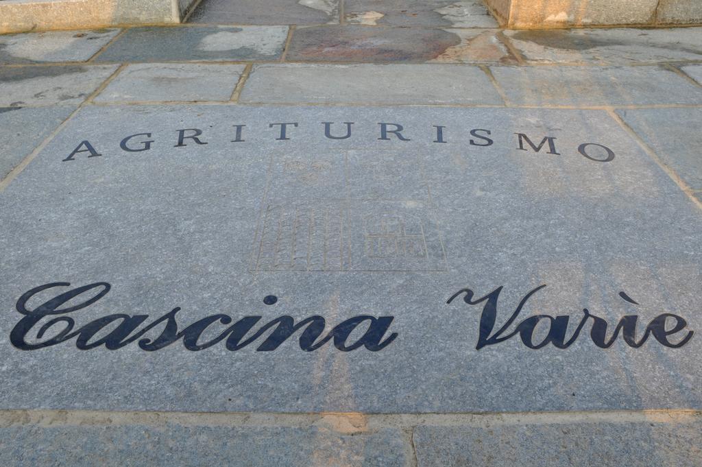 Agriturismo Cascina Varie 卡斯塔尼图 外观 照片