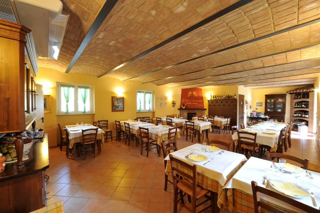 Agriturismo Cascina Varie 卡斯塔尼图 外观 照片