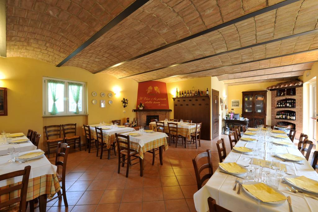Agriturismo Cascina Varie 卡斯塔尼图 外观 照片