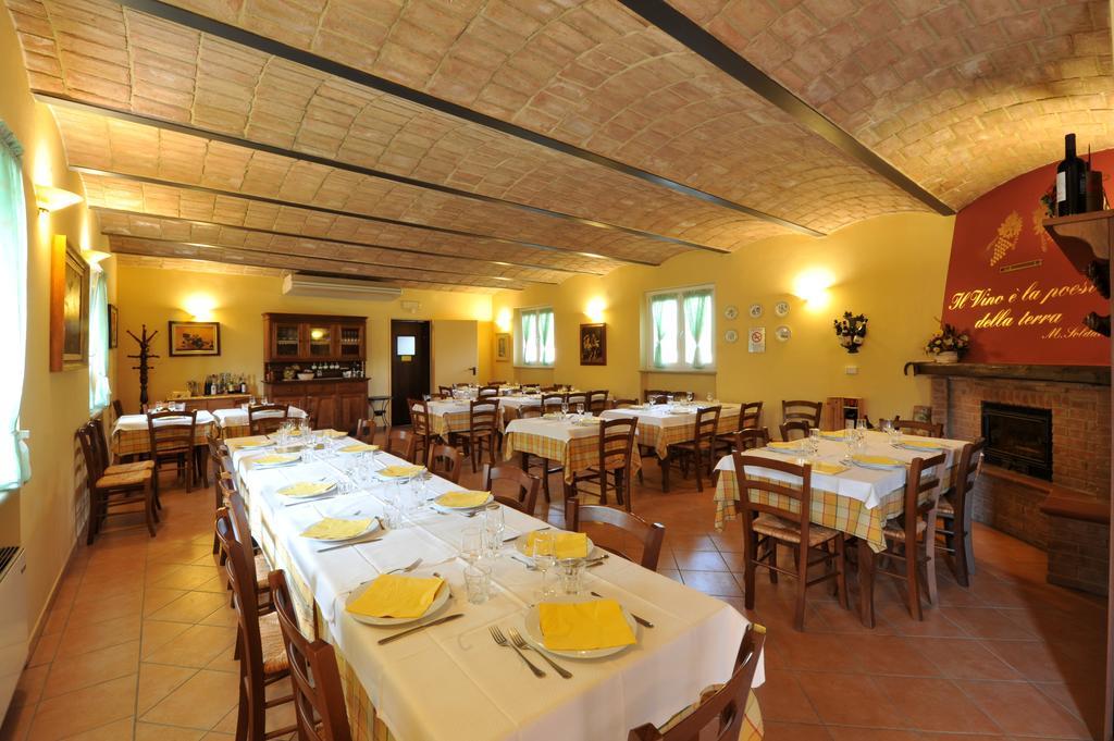Agriturismo Cascina Varie 卡斯塔尼图 外观 照片