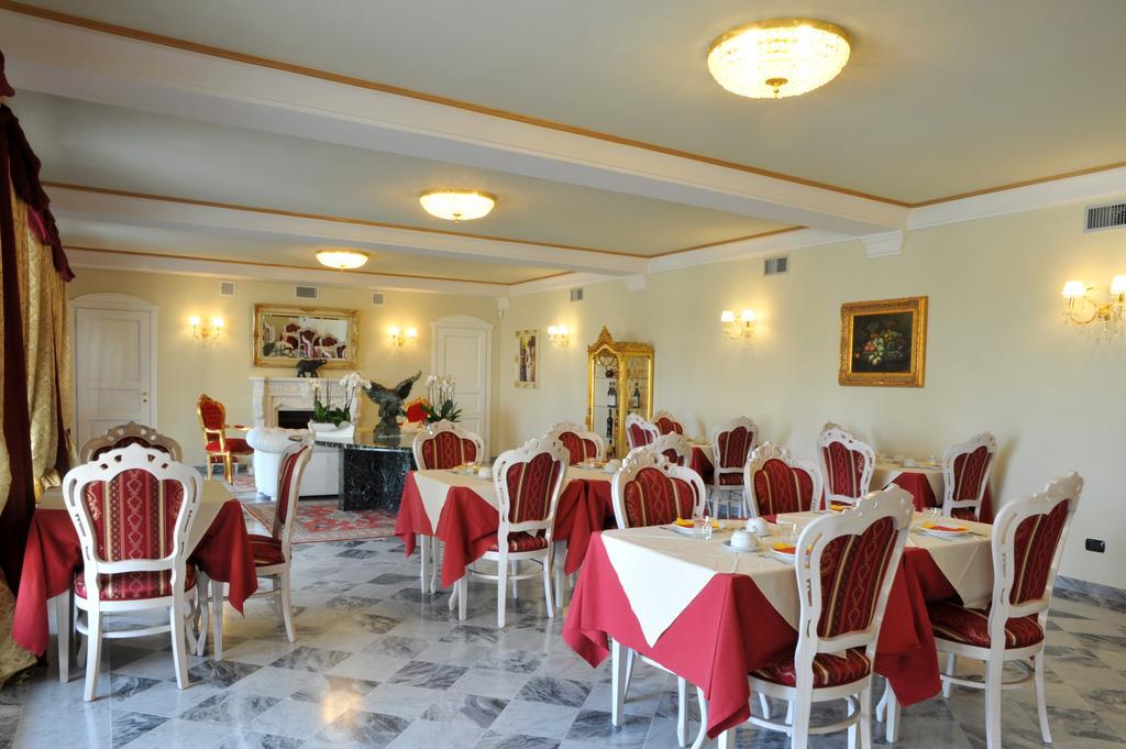 Agriturismo Cascina Varie 卡斯塔尼图 外观 照片