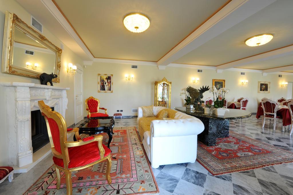 Agriturismo Cascina Varie 卡斯塔尼图 外观 照片