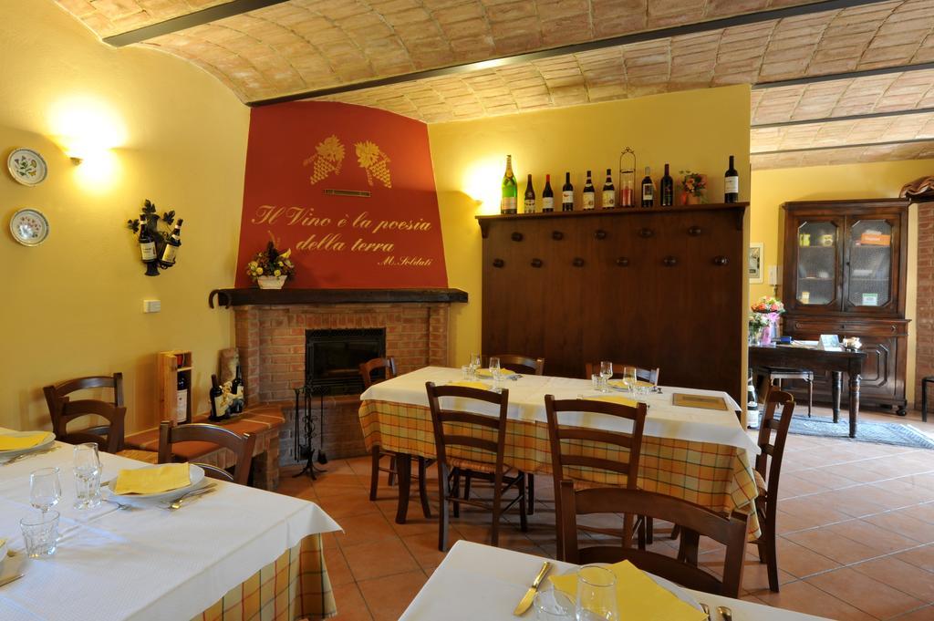 Agriturismo Cascina Varie 卡斯塔尼图 外观 照片